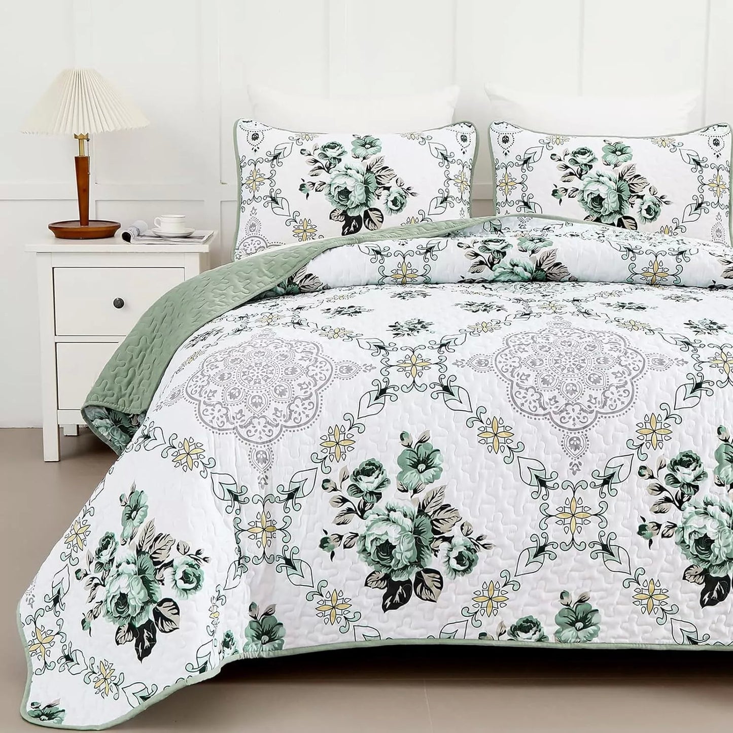 Quilted Bedspread & Pillowcases Set - Exquisite Touch of Elegance - Queen