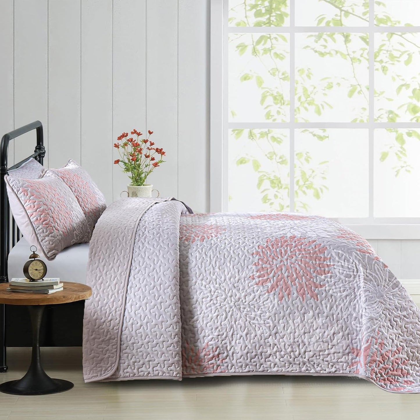 Mosaic Quilted coverlet and pillowcovers set: Unique Patchwork Design - Queen size