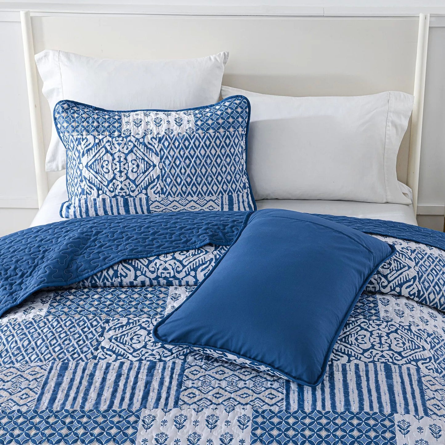 Quilted Bedspread & Pillowcases Set - Blissful Relax in Style - Queen