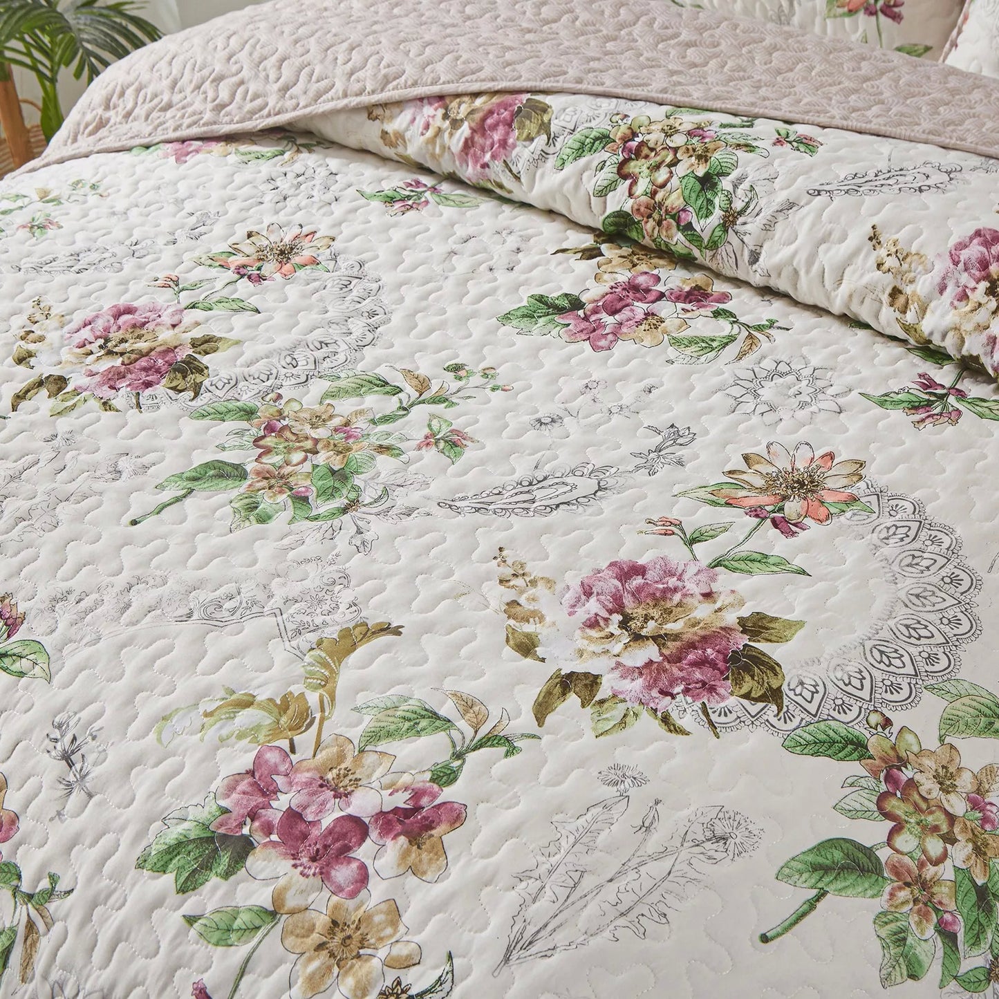 Artisan Quilted Coverlet & Pillowcases Set - A Masterpiece for Your Bed - Queen