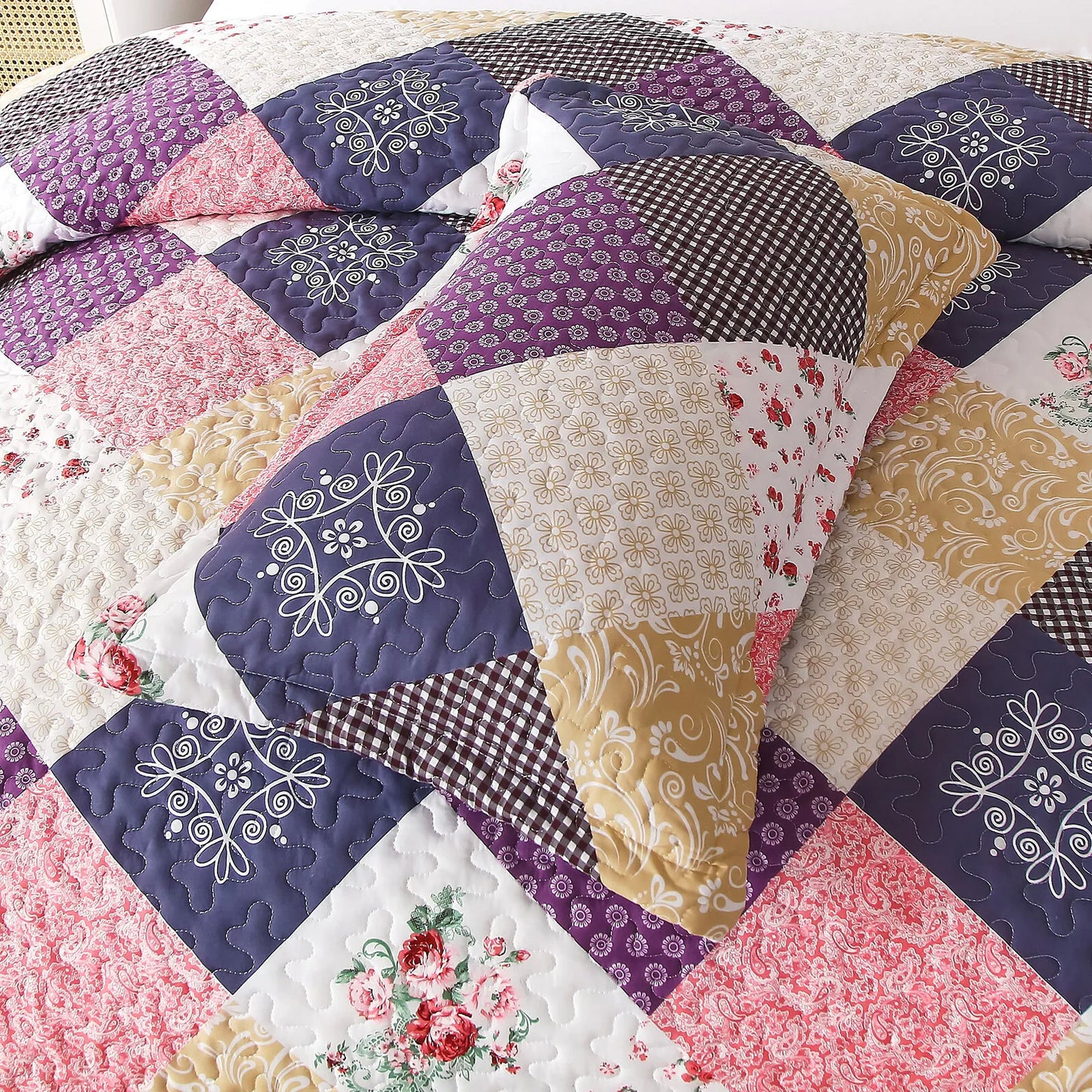 Quilted Coverlet & Pillowcases Set - Intricate Attention to Detail - Queen