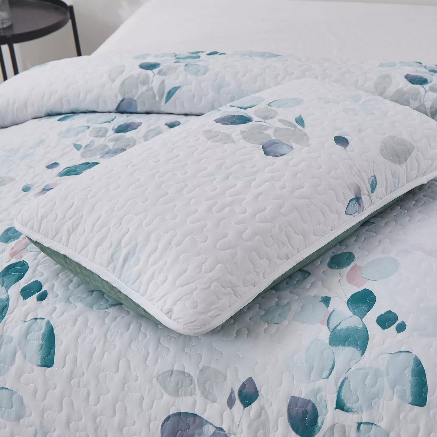 Quilted Bedspread & Pillowcases Set - Refreshing Cool & Inviting - Queen