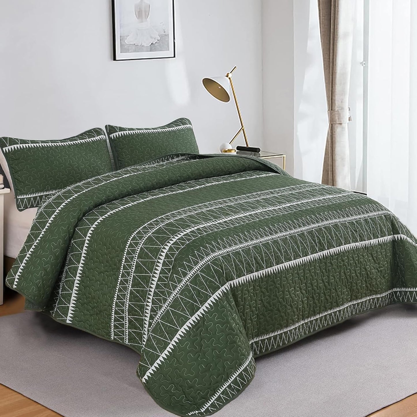 Elegant Quilted Bedspread & Pillowcases Set - Perfect for a Luxe Bedroom Feel - Queen