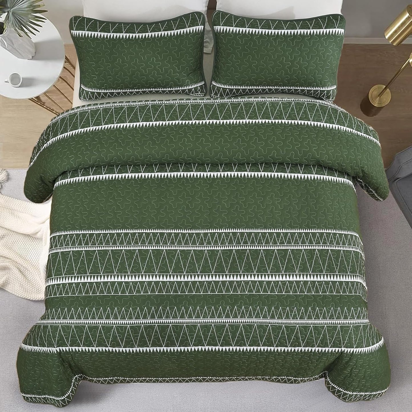 Elegant Quilted Bedspread & Pillowcases Set - Perfect for a Luxe Bedroom Feel - Queen