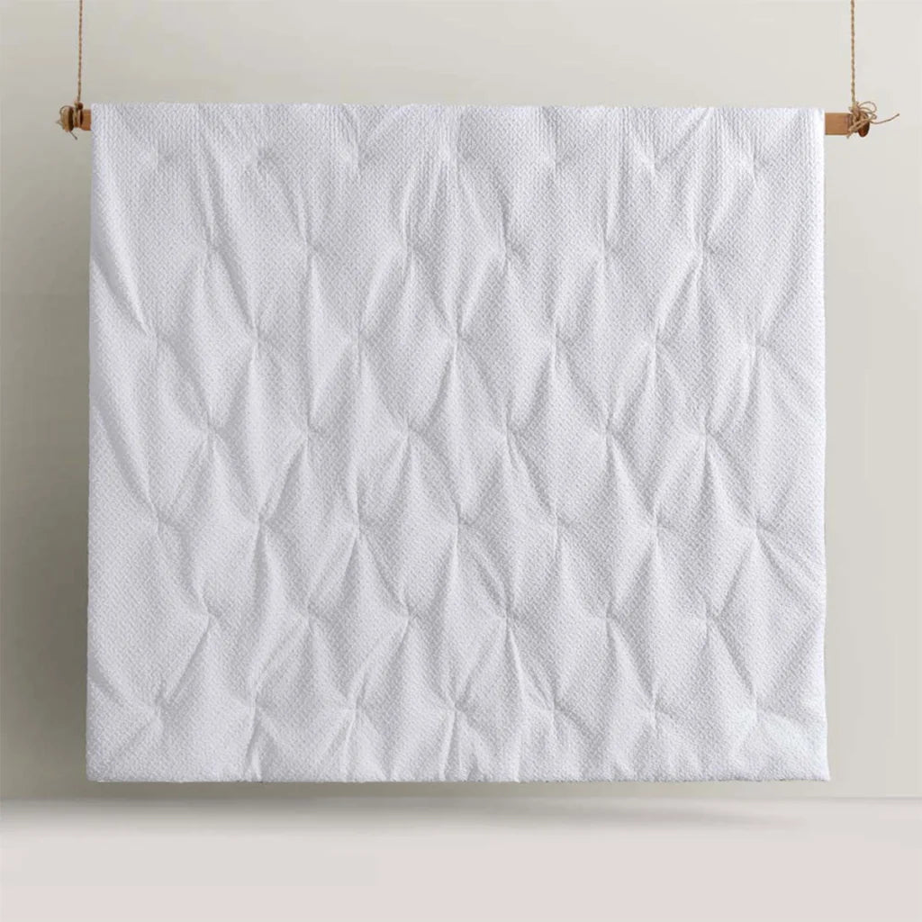 Accessorize Dotty Clip White 3-Piece Jacquard Comforter Set