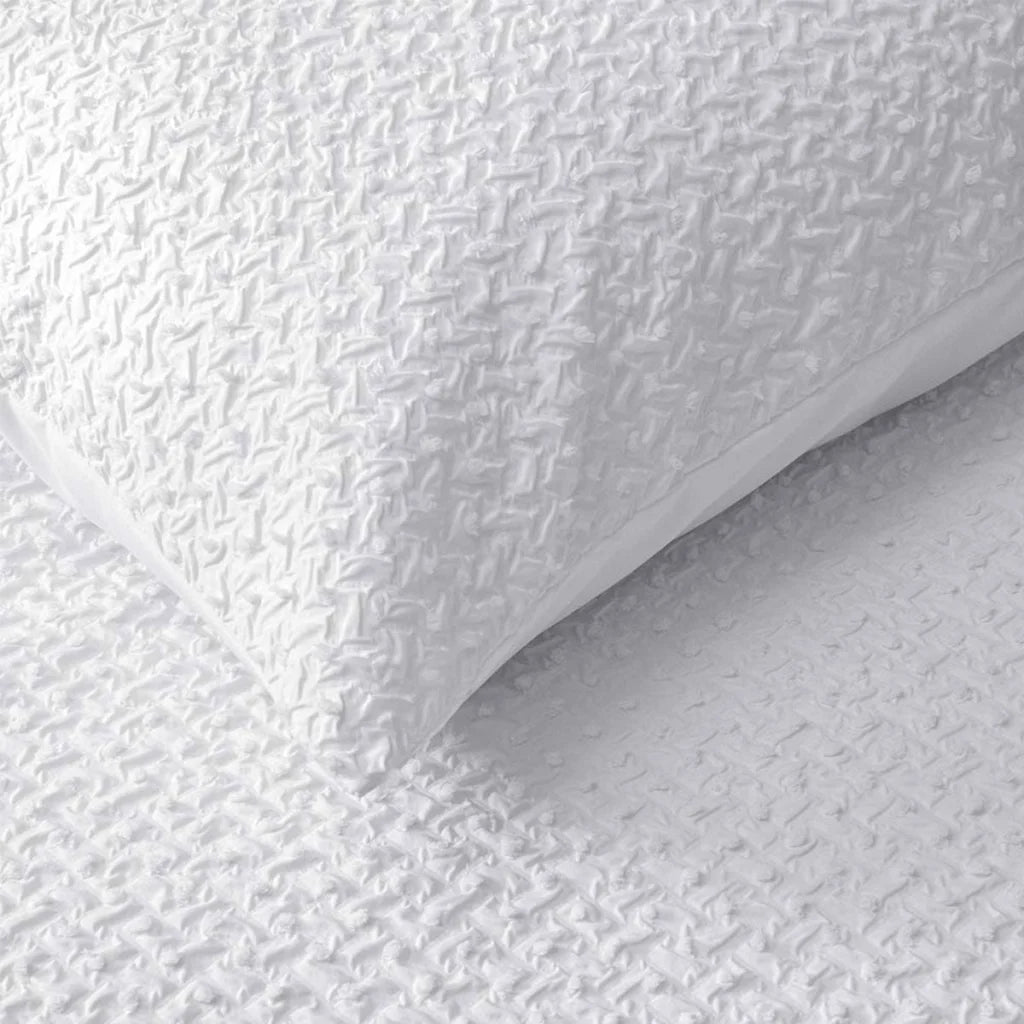 Accessorize Dotty Clip White Jacquard Quilt Cover Set