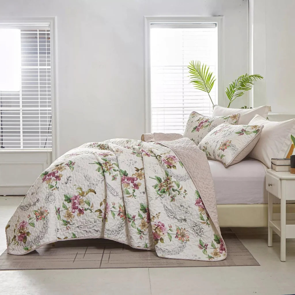 Artisan Quilted Coverlet & Pillowcases Set - A Masterpiece