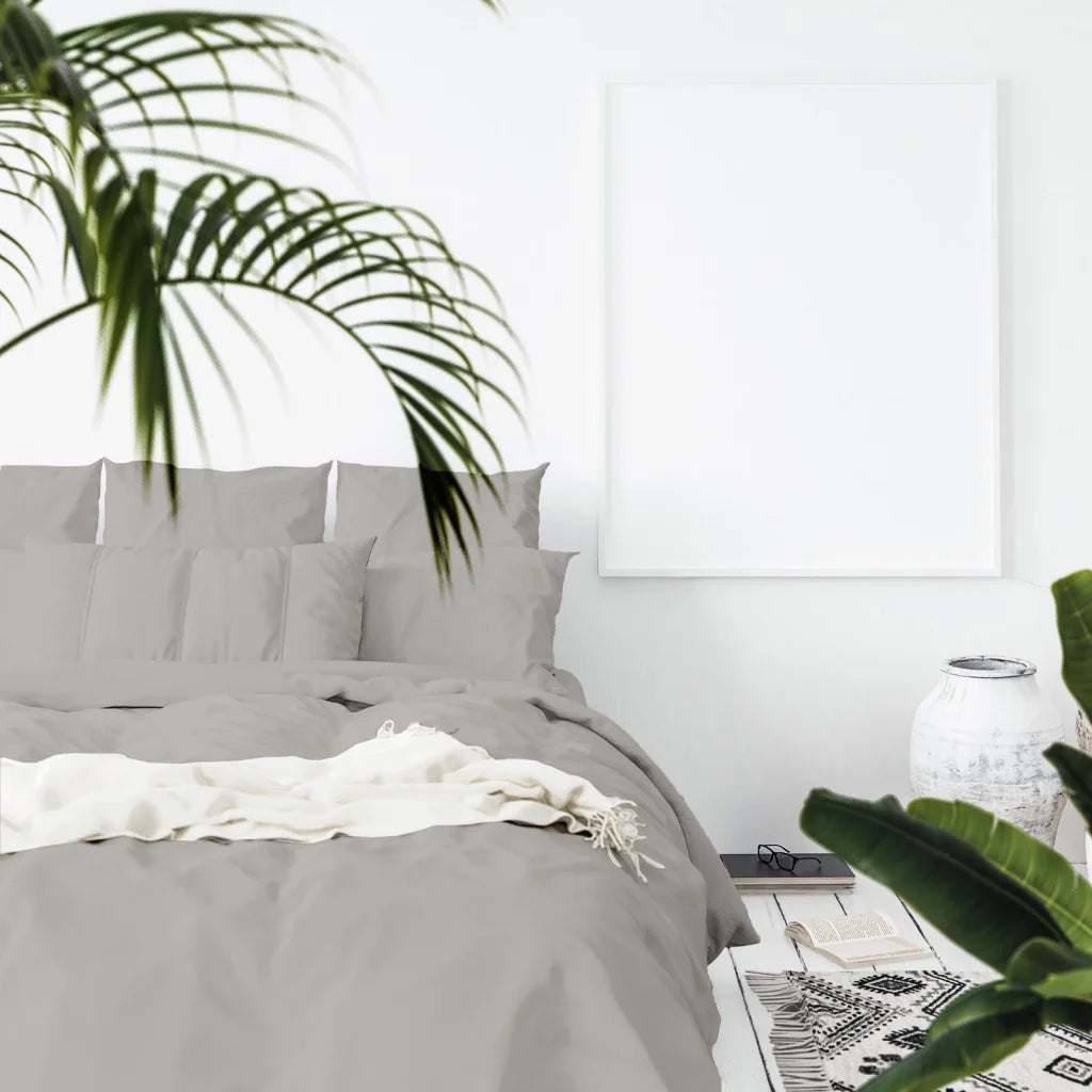 Bamboo quilt cover with microfiber fabric and stitched edge detail