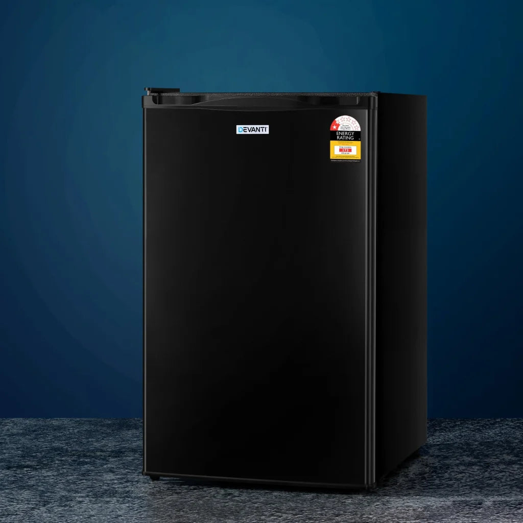 Bar Fridge 110L Black devanti appliances 410