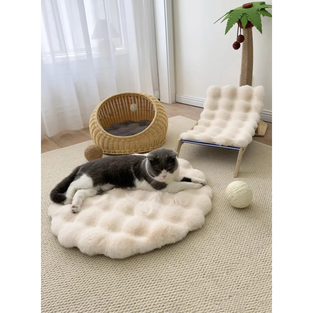 Beige Plush Round Cat Mat - Soft Faux Fur Sleeping Pad
