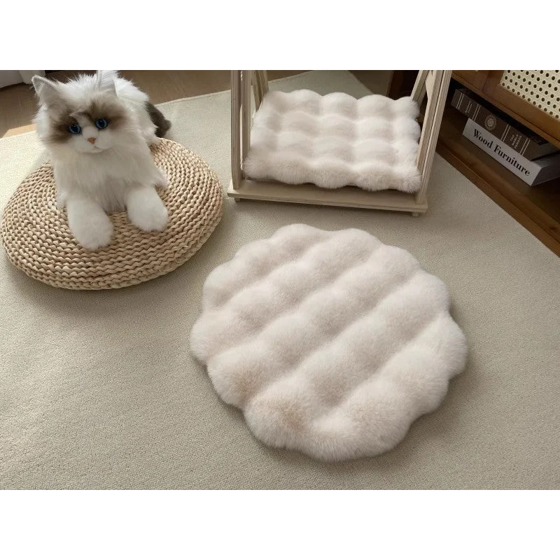 Beige Plush Round Cat Mat - Soft Faux Fur Sleeping Pad