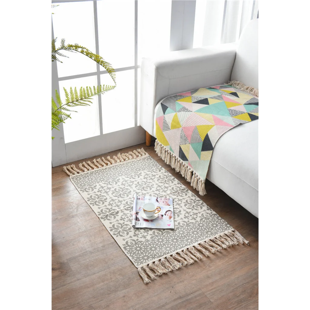 Bohemian Cotton Area Rug with Tassels - Geometric Pattern