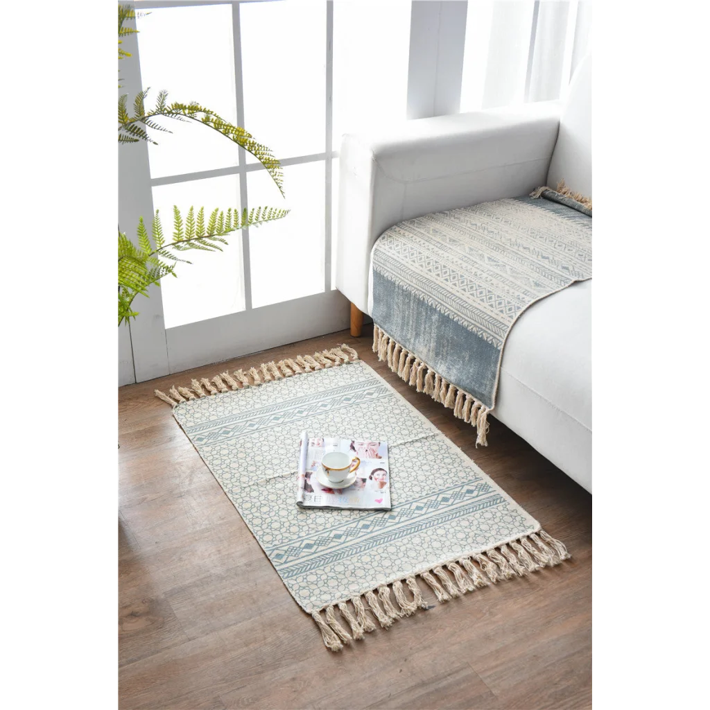 Bohemian Cotton Area Rug with Tassels - Geometric Pattern