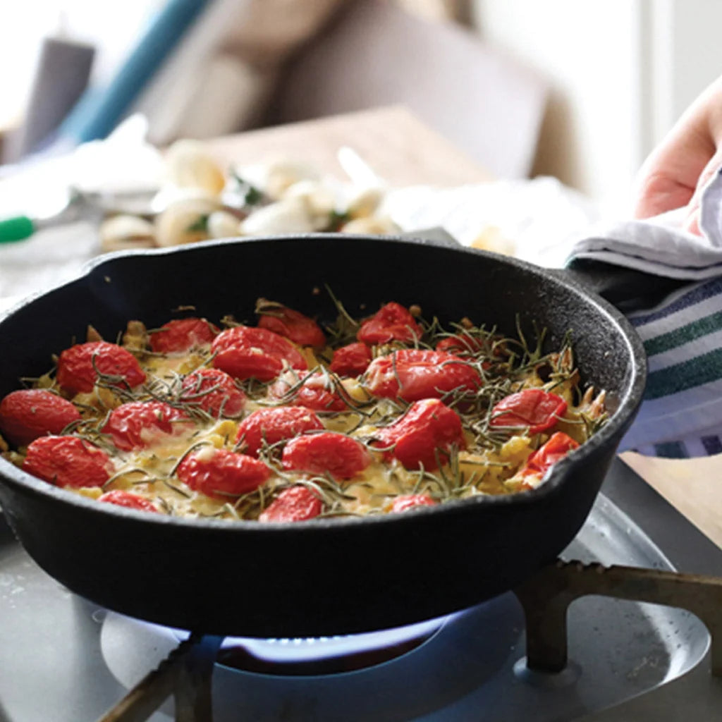 Cast Iron Frying Pan Premium 26cm Round Skillet Steak Sizzle Platter with Handle