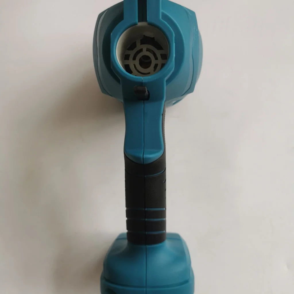 Spray gun with useful parts and product scale