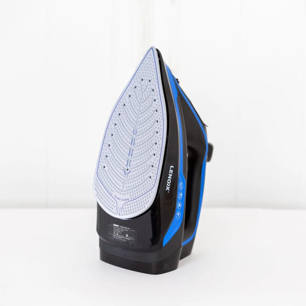 Cordless Steam Iron with Ceramic Soleplate 360° Charging