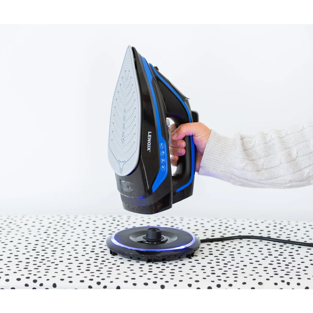Cordless Steam Iron with Ceramic Soleplate 360° Charging