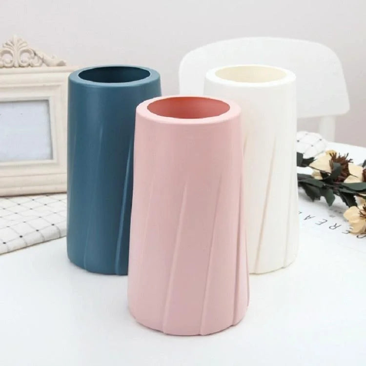Creative Plastic Vase for Modern Decor - Simple Design