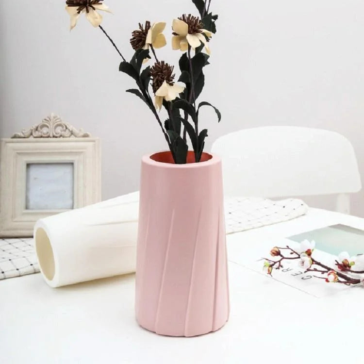 Creative Plastic Vase for Modern Decor - Simple Design