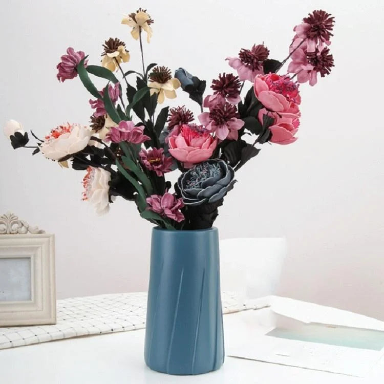 Creative Plastic Vase for Modern Decor - Simple Design