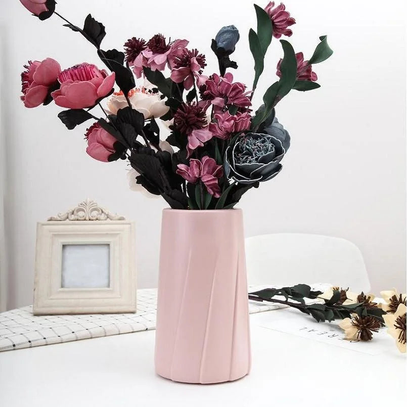 Creative Plastic Vase for Modern Decor - Simple Design