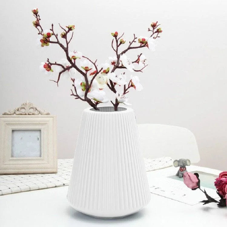 Decorative Wet and Dry Flower Vases for Creative Home