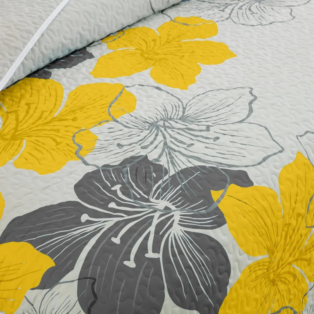 Delicate Quilted Coverlet & Pillowcases Set - Soft Touch