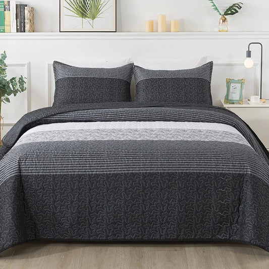 Detailed Quilted Bedspread & Pillowcases Set - A Signature