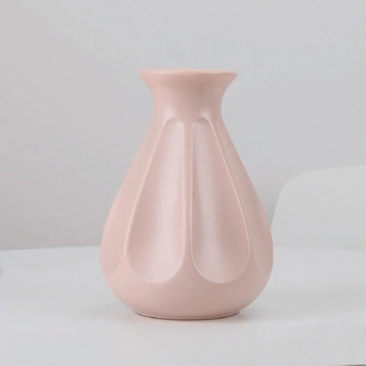 Drop-resistant Plastic Vase for Dry and Wet Flower