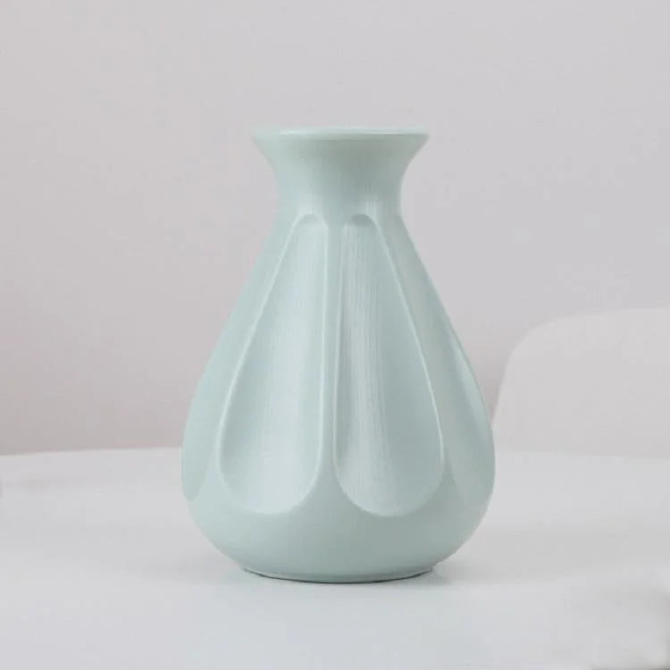 Drop-resistant Plastic Vase for Dry and Wet Flower