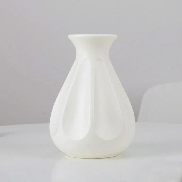 Drop-resistant Plastic Vase for Dry and Wet Flower