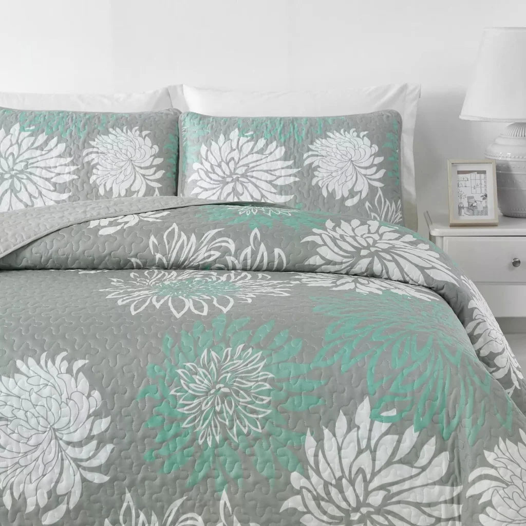 Elegant Quilted Bedspread & Pillowcases Set - Infuse