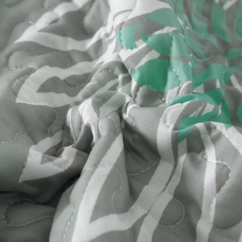 Elegant Quilted Bedspread & Pillowcases Set - Infuse