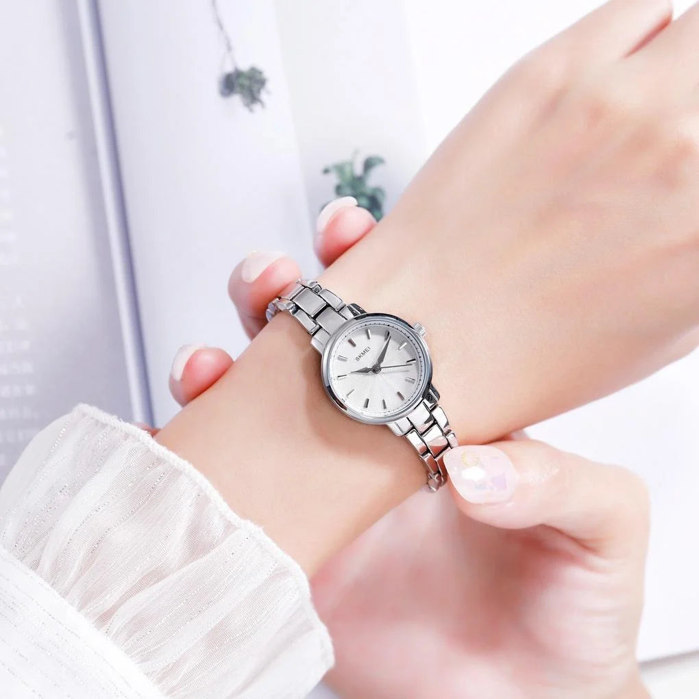 European Fashion Women Quartz Watch with Steel Band