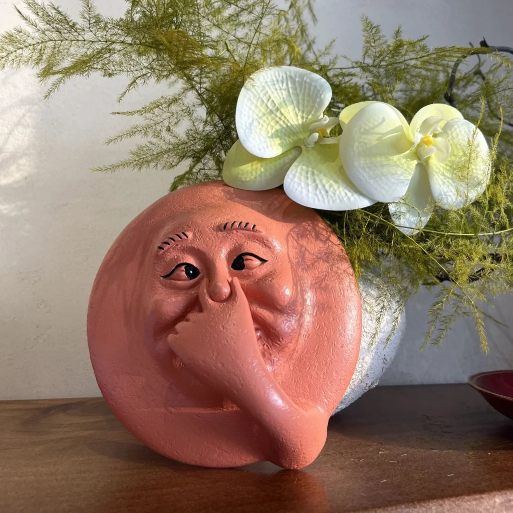 Funny Hand-Face Clay Wall Decor - Resin Humorous Statue