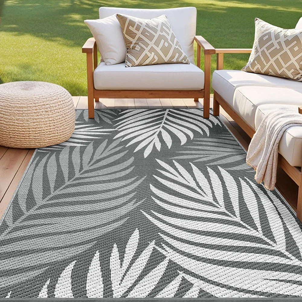 152x244cm floor rug with textile finish and neat seams