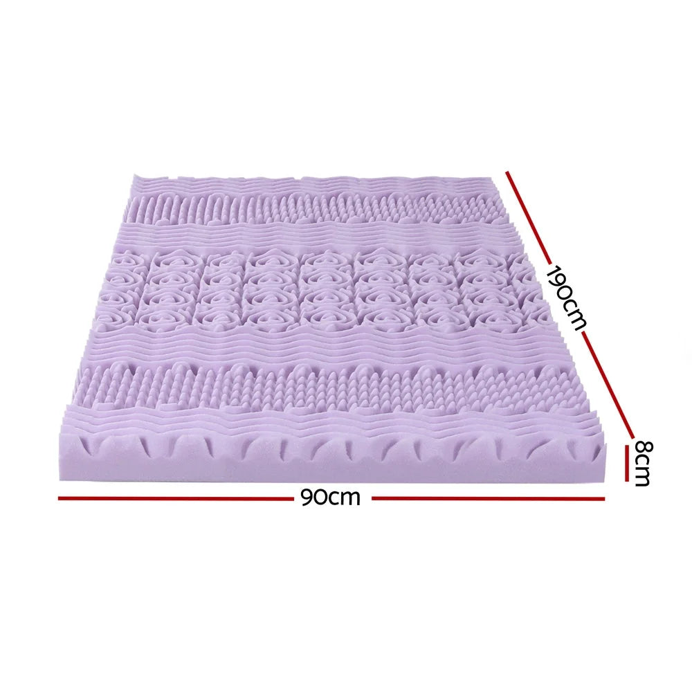 Mattress topper with cover fabric and edge stitching