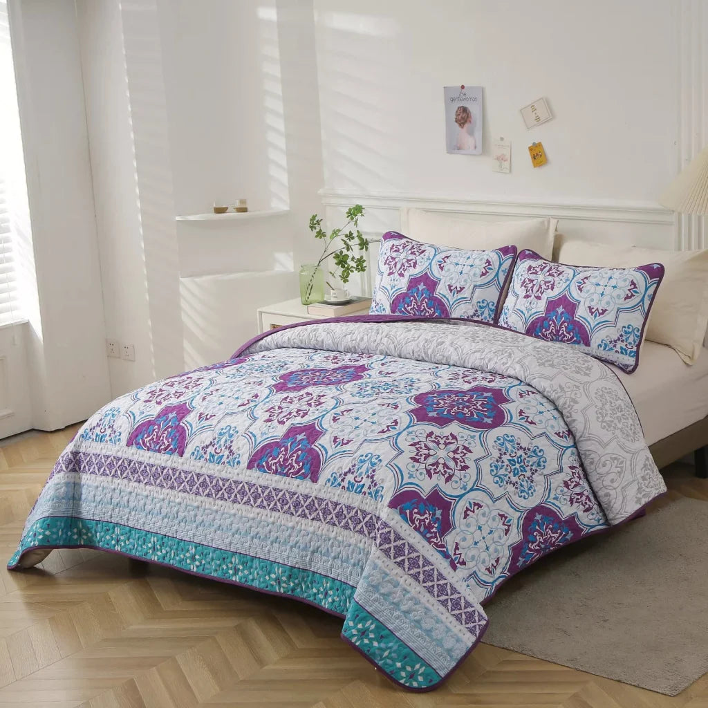 Handsome Quilted Bedspread & Pillowcases Set - Strong