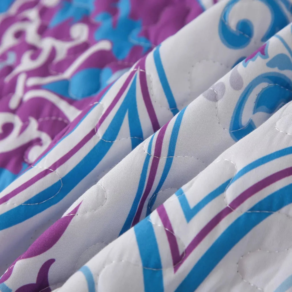 Handsome Quilted Bedspread & Pillowcases Set - Strong