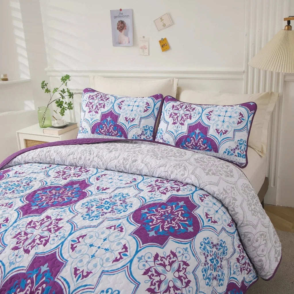 Handsome Quilted Bedspread & Pillowcases Set - Strong