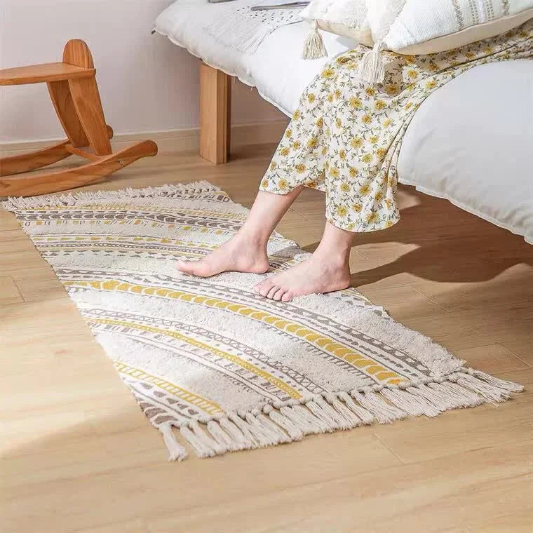 Handwoven Cotton Tassel Floor Rug for Bedroom or Living