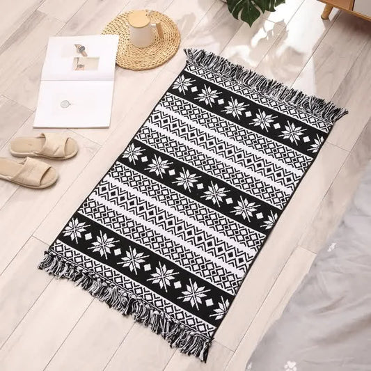 Handwoven Cotton Tassel Floor Rug for Bedroom or Living