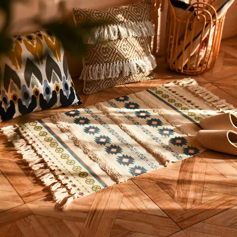 Handwoven Cotton Tassel Floor Rug for Bedroom or Living
