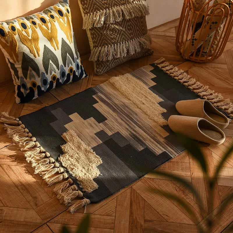 Handwoven Cotton Tassel Floor Rug for Bedroom or Living