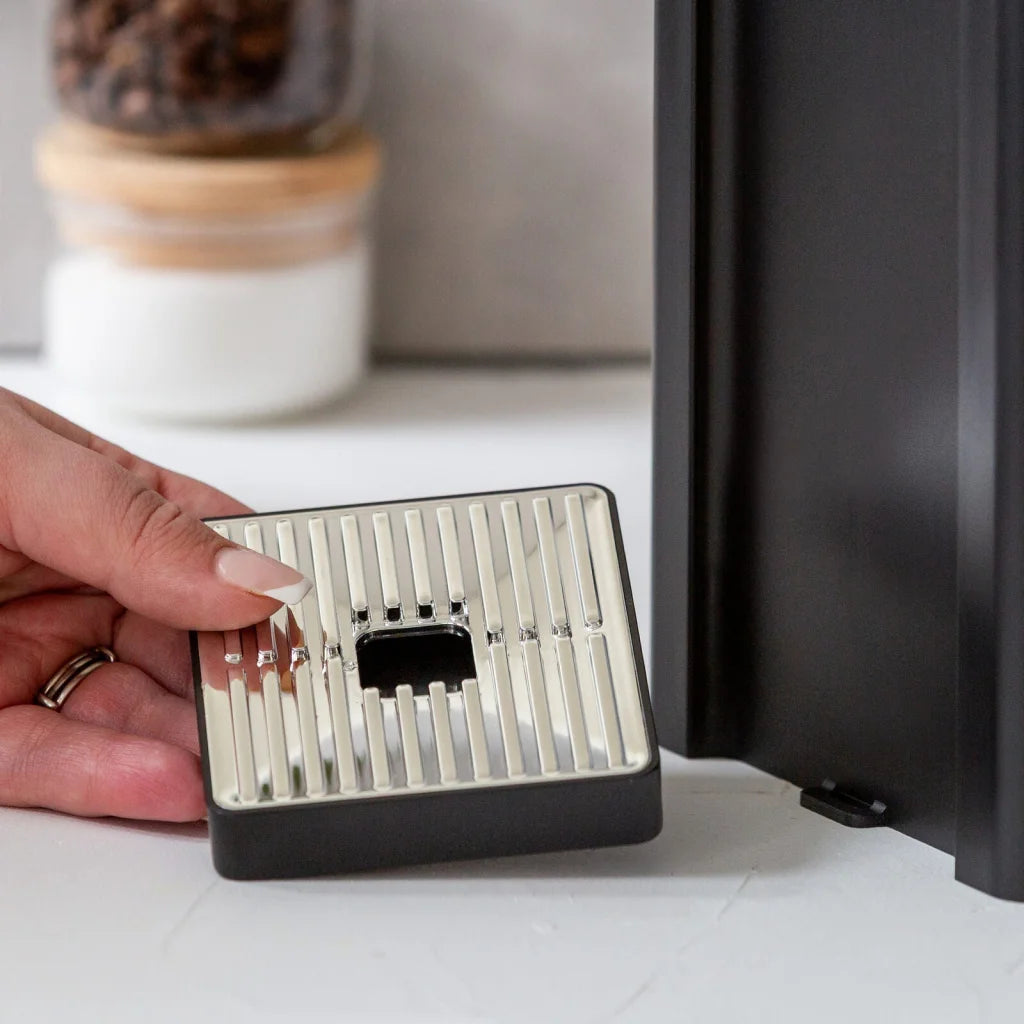 Instant water dispenser with 3l one touch operation
