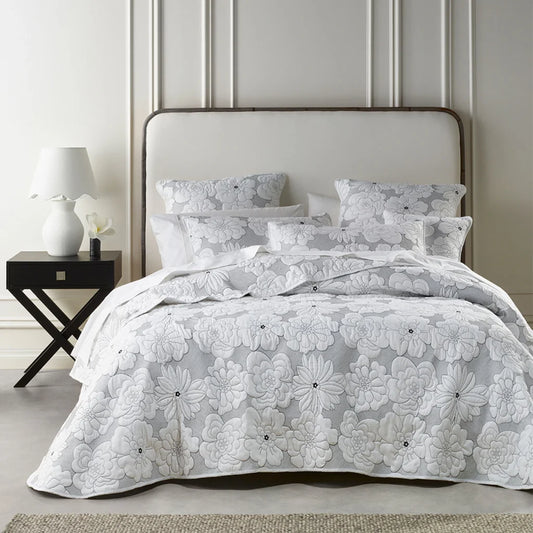 Leona White 4-Piece Bedspread Set - King - Home & Garden