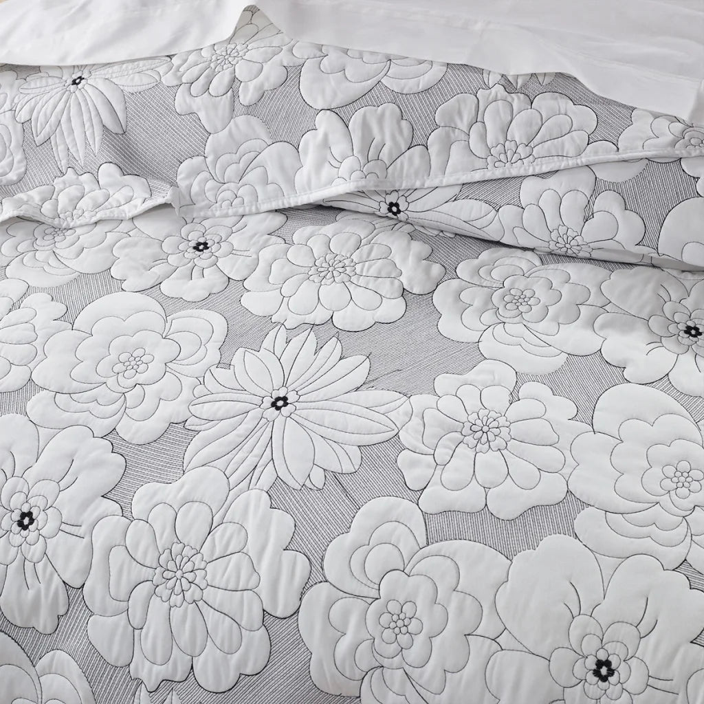 Leona White 4-Piece Bedspread Set - Queen - Home & Garden