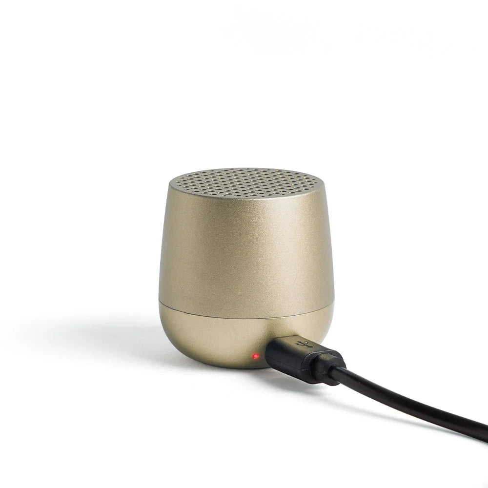 Gold lexon mino mini with display setup and product form