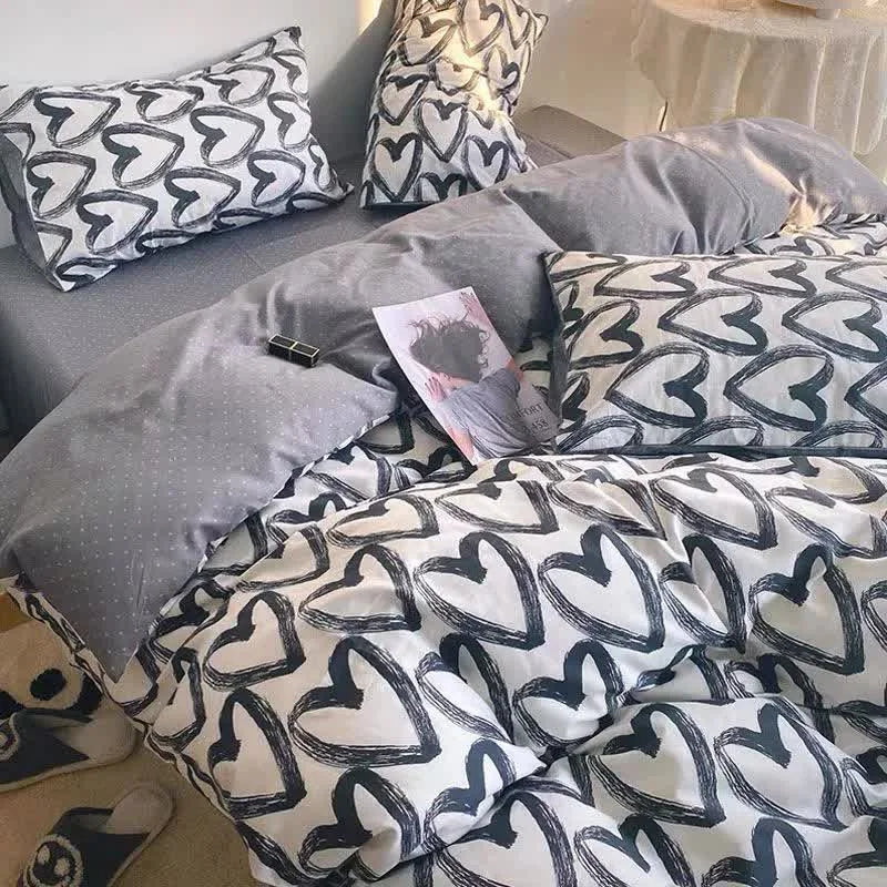 Love patternt Three-Piece Bedding Set - Comfortable
