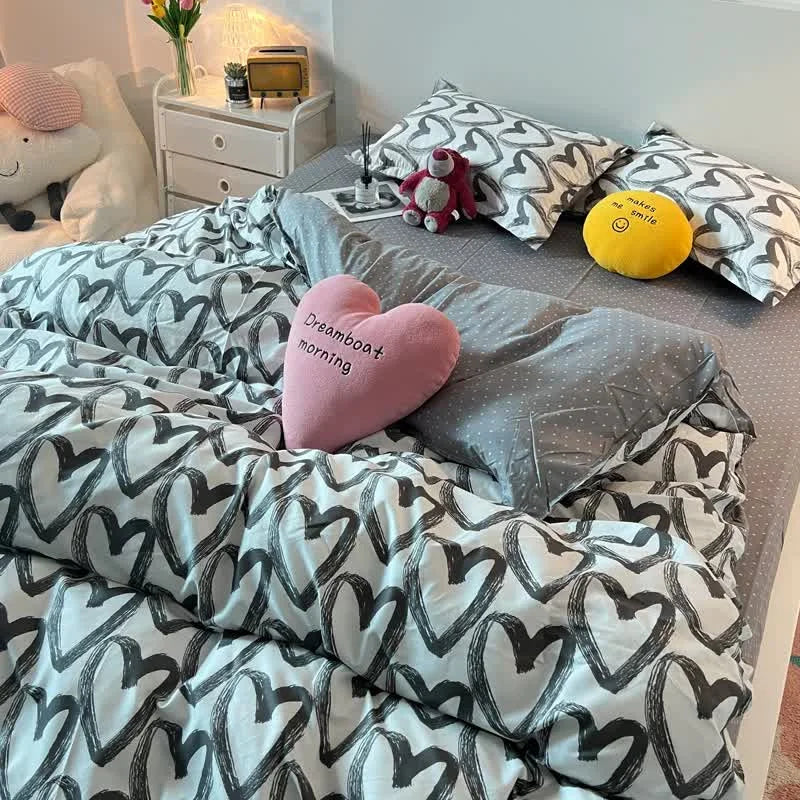 Love patternt Three-Piece Bedding Set - Comfortable